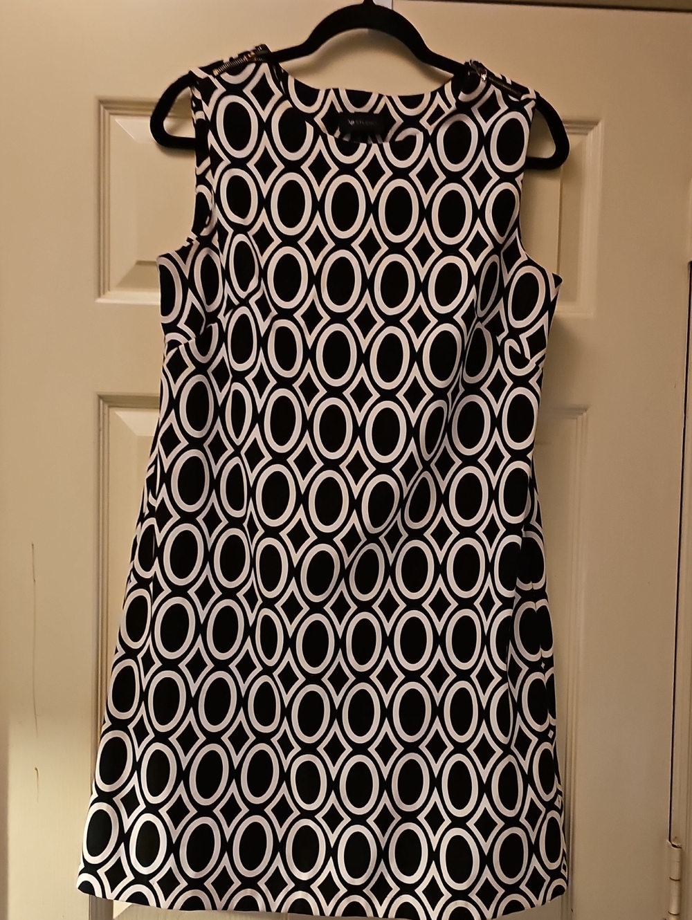 AB Studio Black & White Geometric Sleeveless Shift Dress